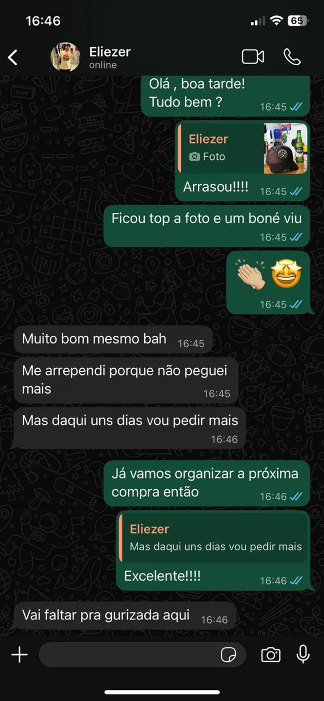 Conversa de cliente no WhatsApp elogiando o pedido