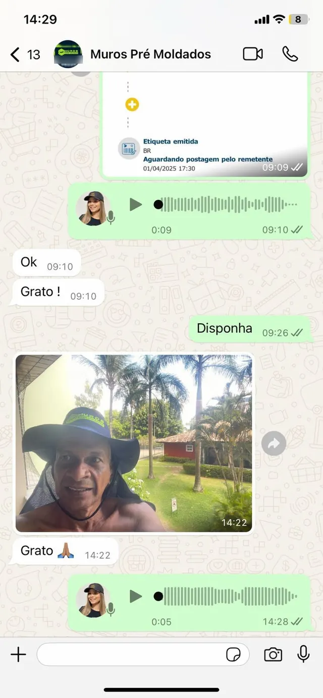Conversa de cliente no WhatsApp elogiando o pedido