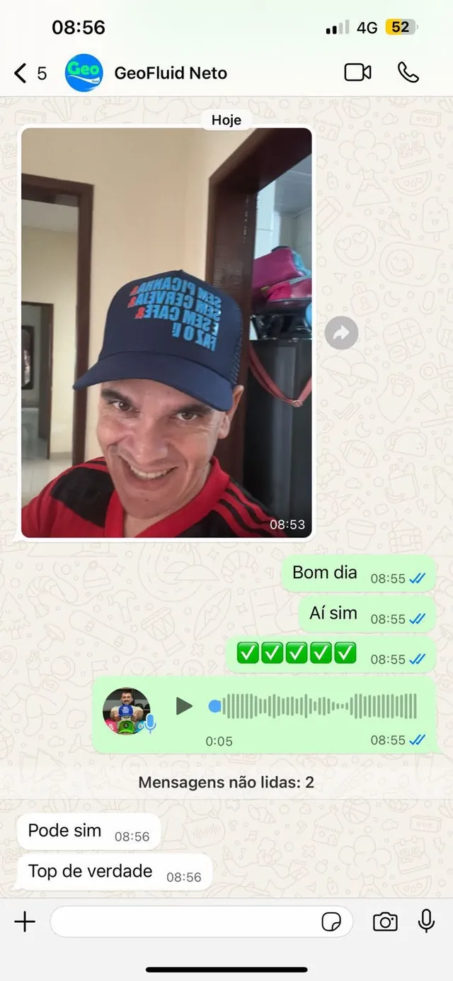 Conversa de cliente no WhatsApp elogiando o pedido