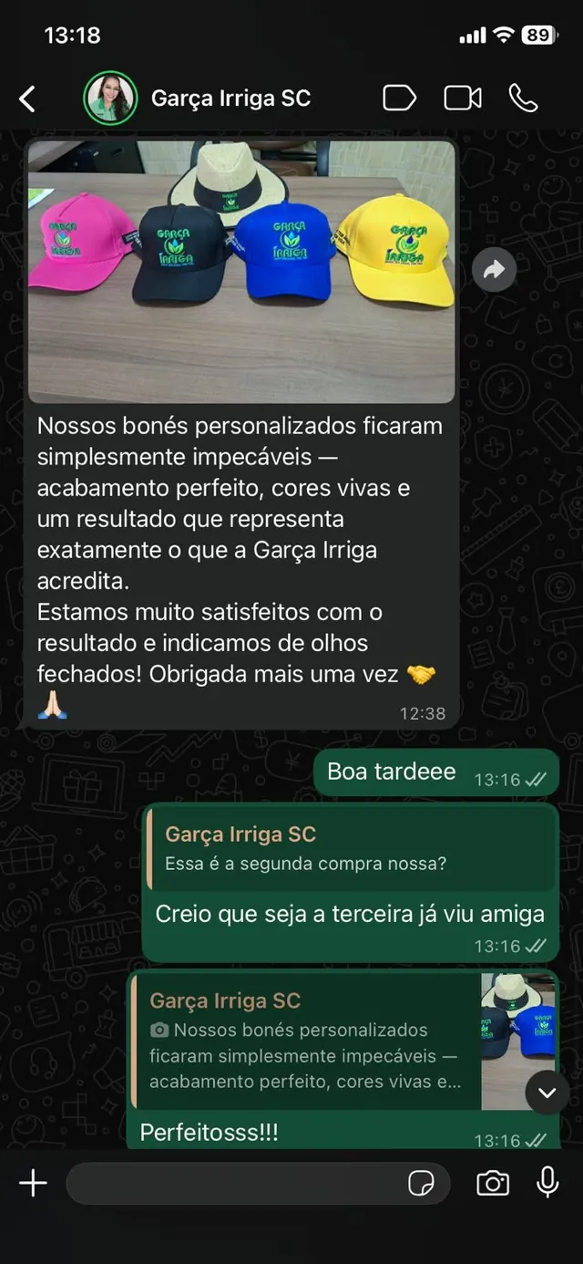 Conversa de cliente no WhatsApp elogiando o pedido