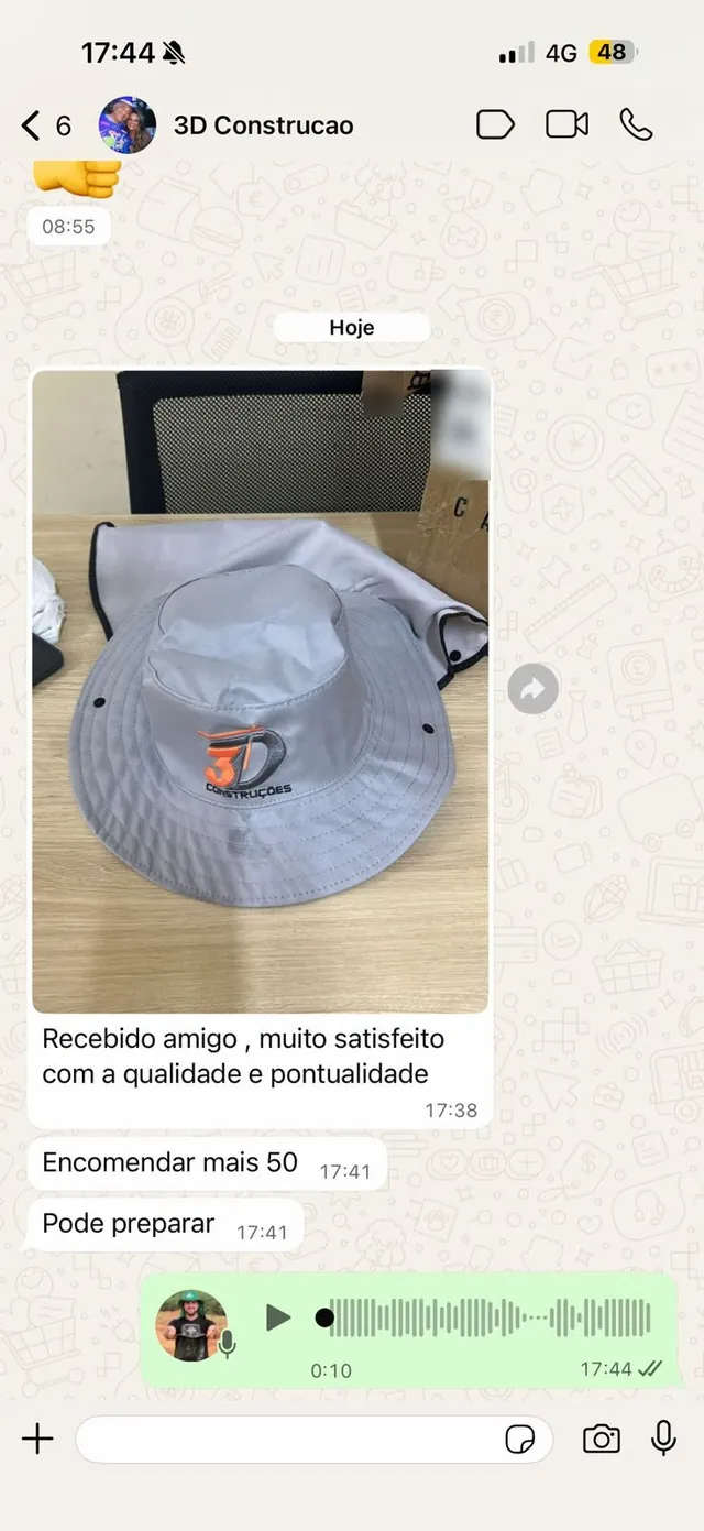 Conversa de cliente no WhatsApp elogiando o pedido